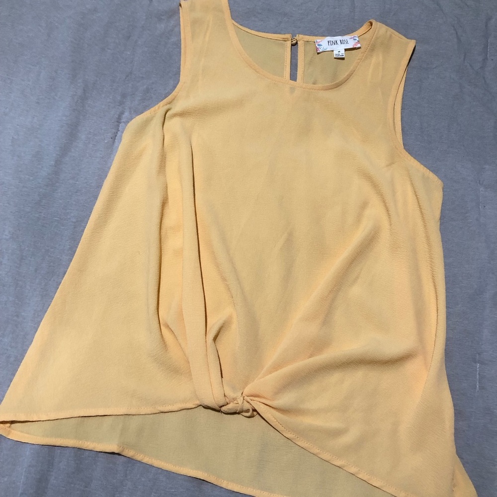 Yellow tank blouse 
Never worn 
Size M
$8